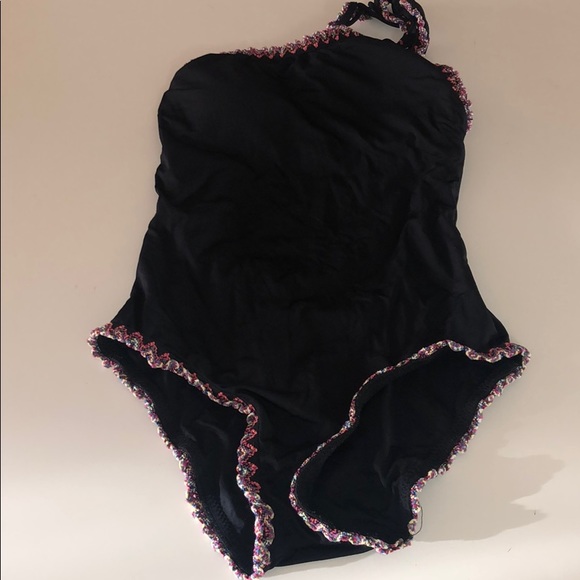 Becca One Piece - Picture 3 of 4